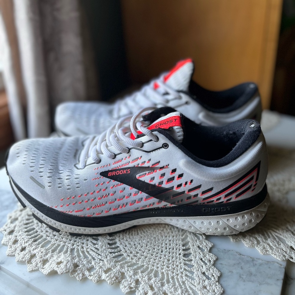 Brooks Ghost13 Women’s 9 White/Orange/Black